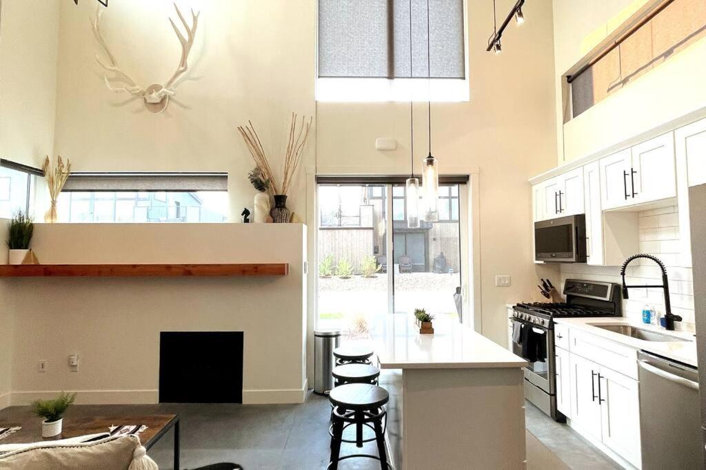 Brand New Upscale Home- Best Location! Whitefish Zewnętrze zdjęcie