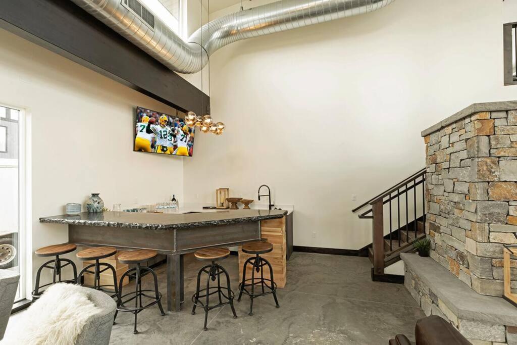 Brand New Upscale Home- Best Location! Whitefish Zewnętrze zdjęcie