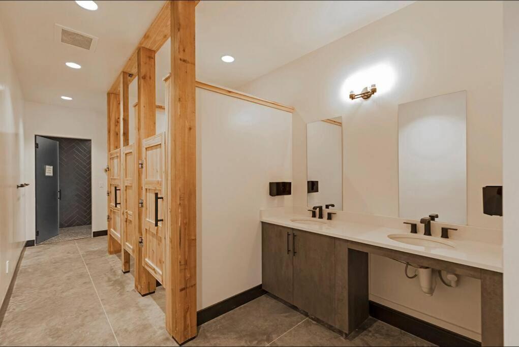 Brand New Upscale Home- Best Location! Whitefish Zewnętrze zdjęcie